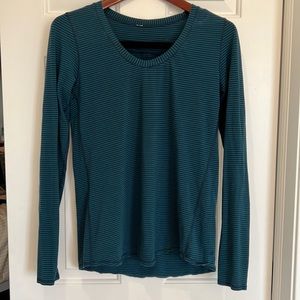 Lululemon womens long sleeve blue striped crew neck loose fitting tee size 6